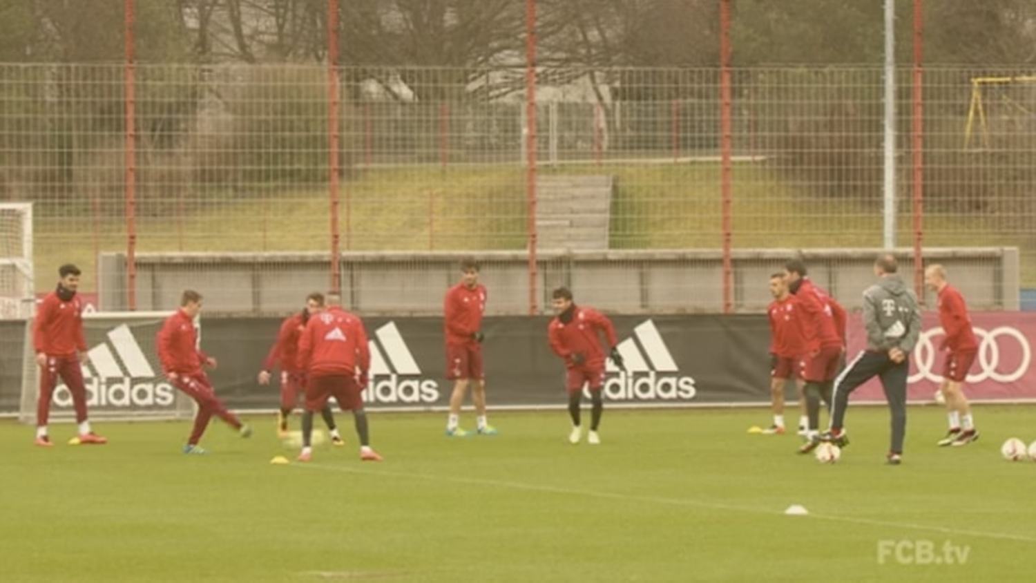 Bayern Munich's Incredible 73 Touch Rondo