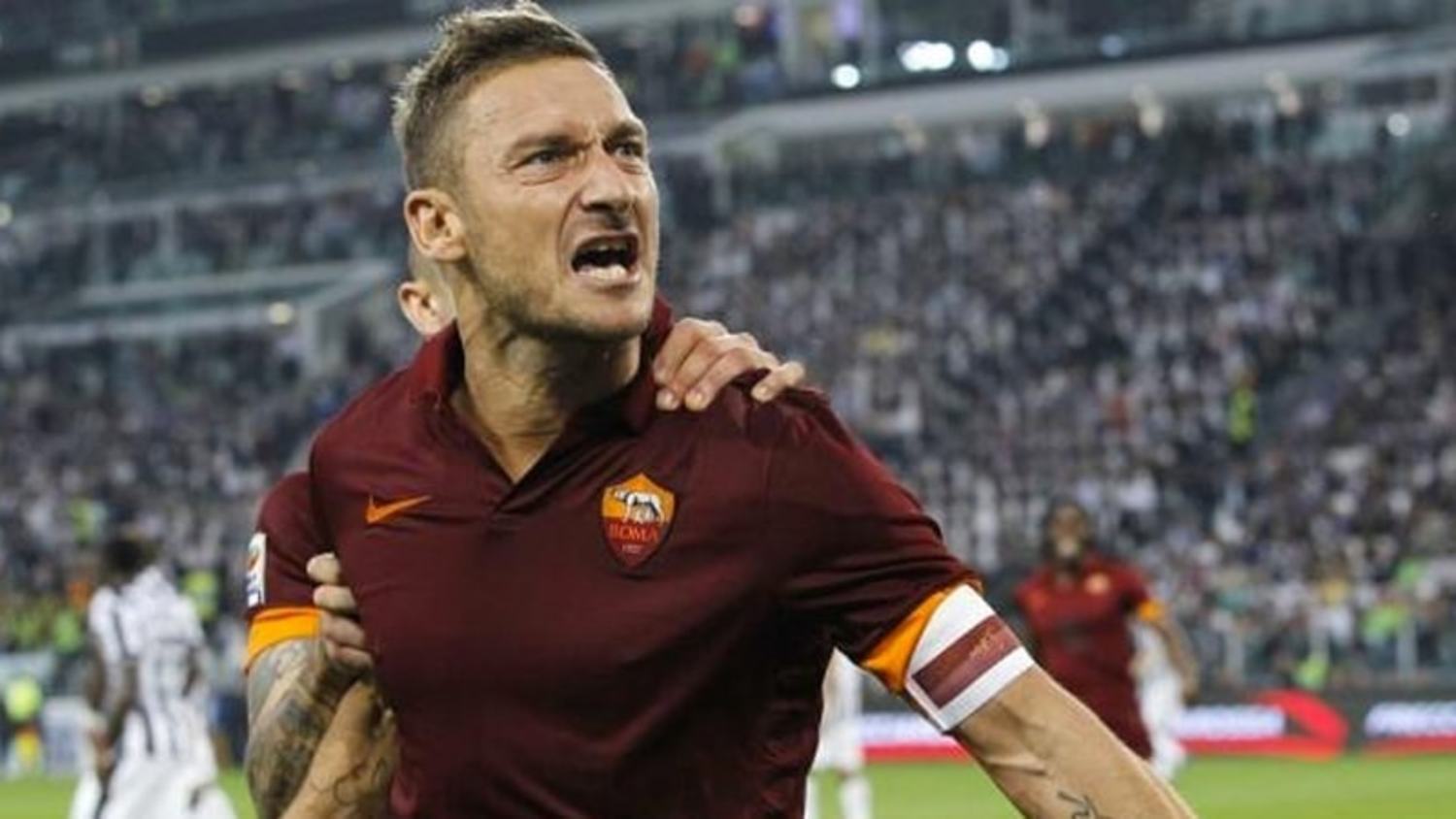 Totti receives standing ovation at the Bernabéu | #UCLAwayDays