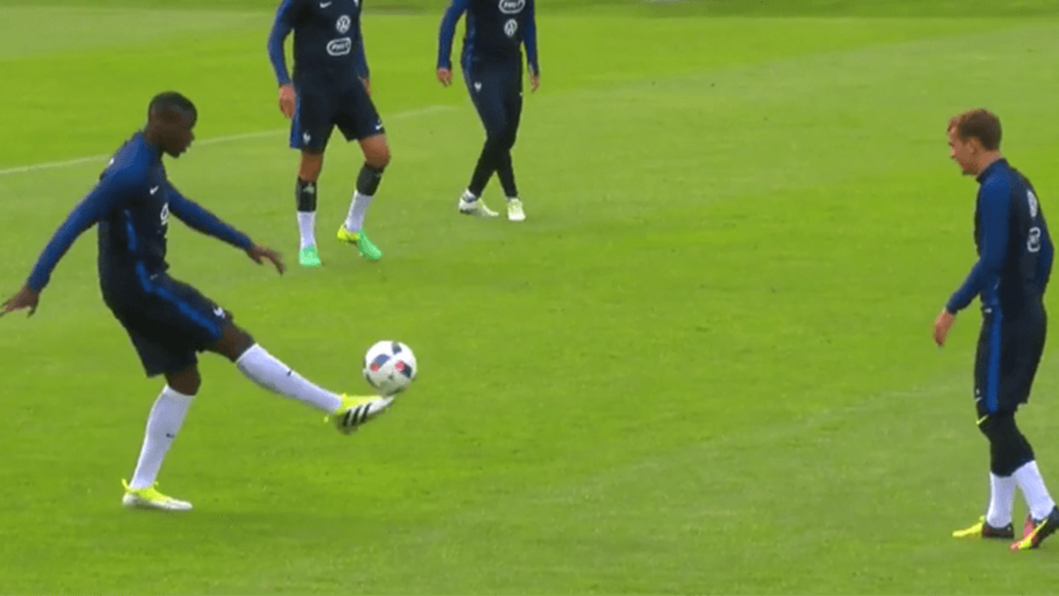 Dimitri Payet, Paul Pogba & More Show Their Skills In France Training