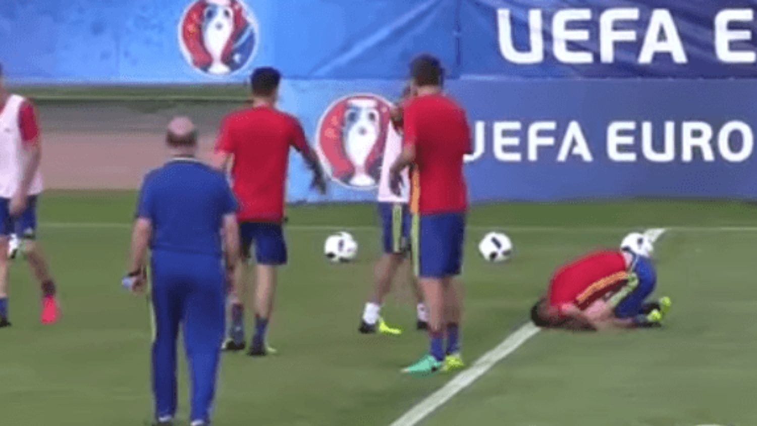 Bartra hit where it (really) hurts in Spain training ahead of Euro 2016
