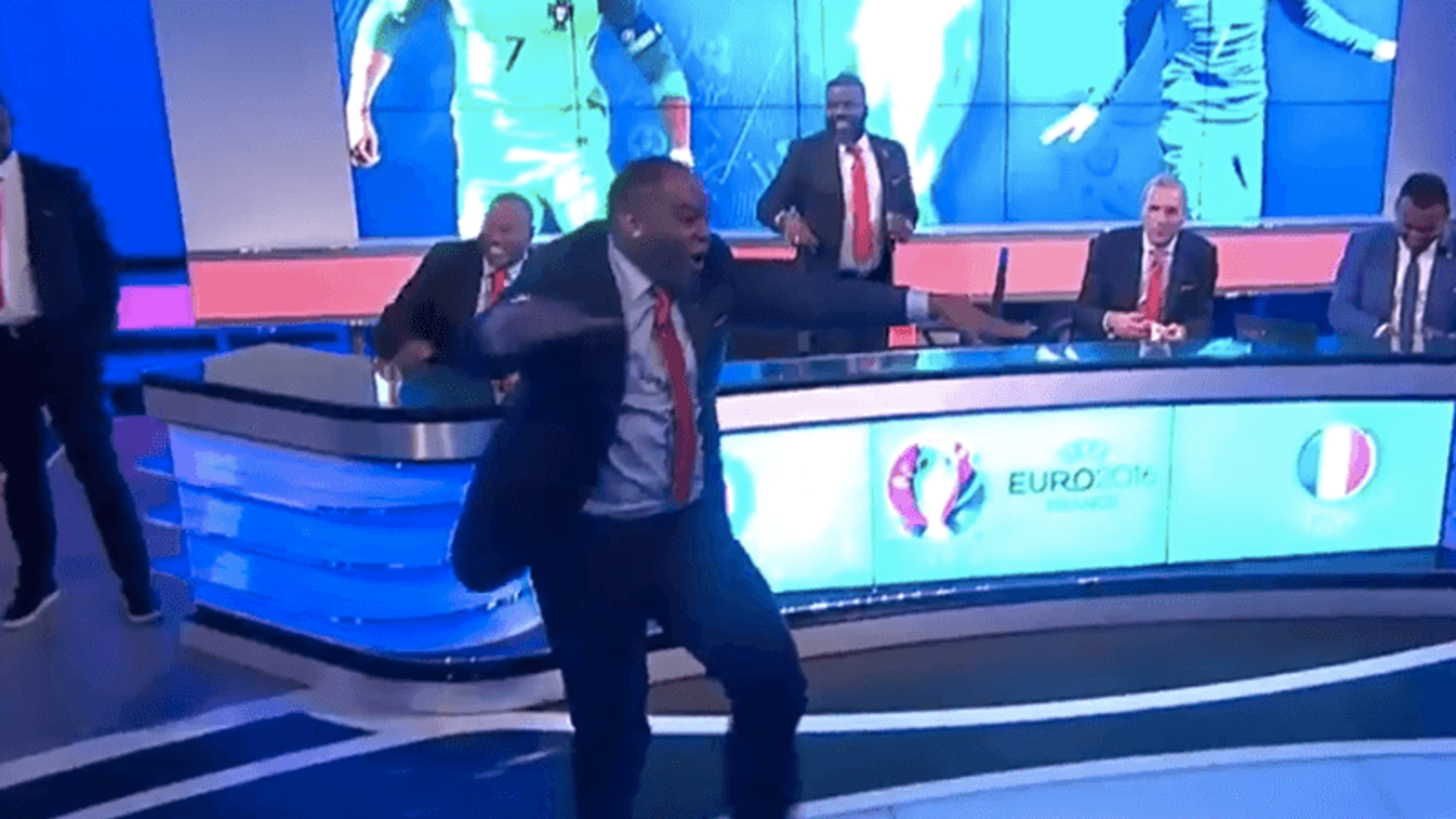 Benni McCarthy loses it as Eder scores Euro 2016 winner for Portugal