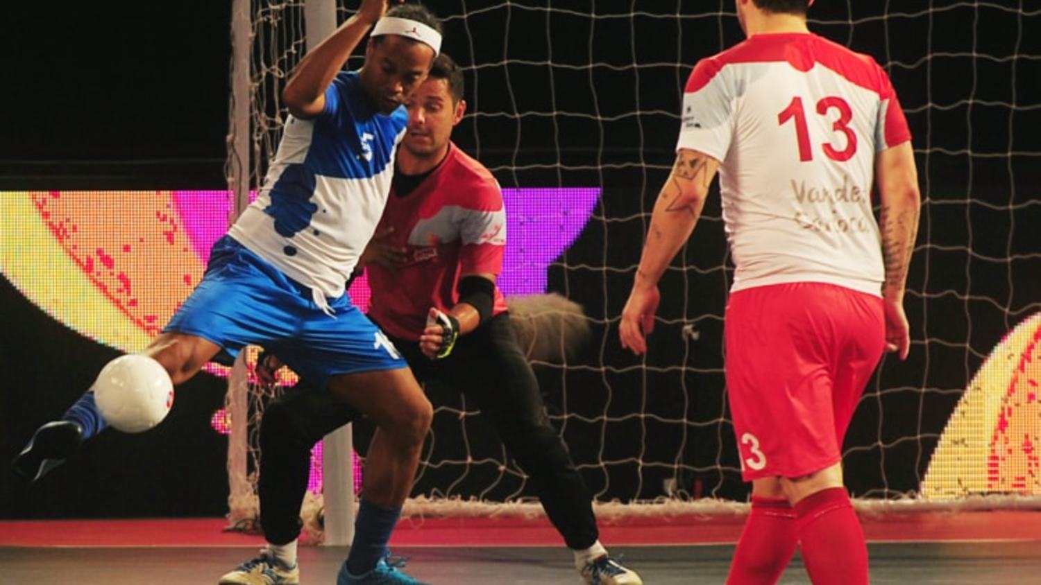 Watch Ronaldinho Rip Up The Indian Futsal League Against Paul Scholes