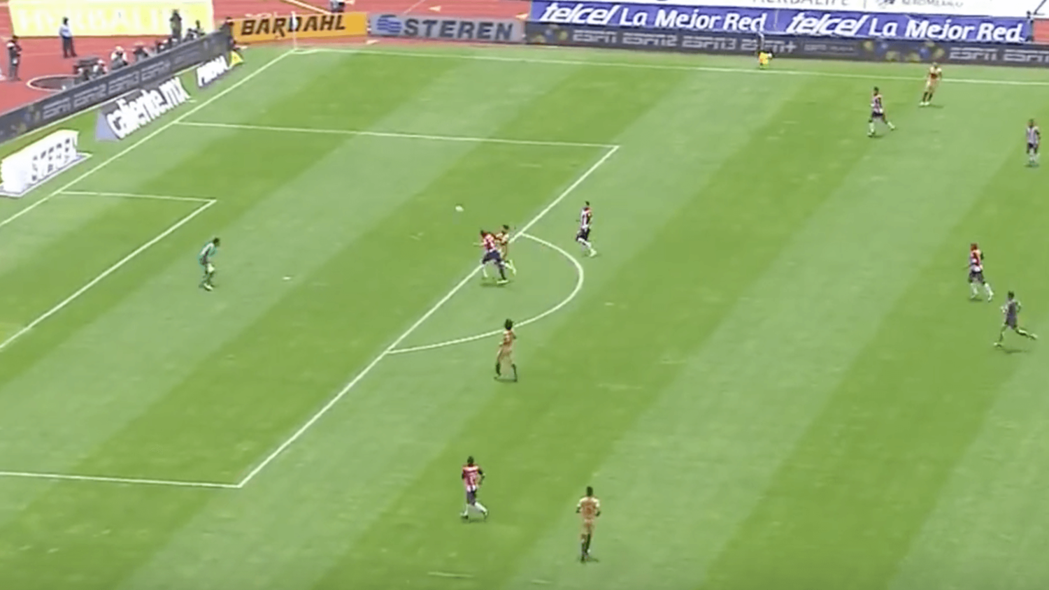 Jair Pereira Scores Van Persie-esque Headed Own Goal & Injures Himself