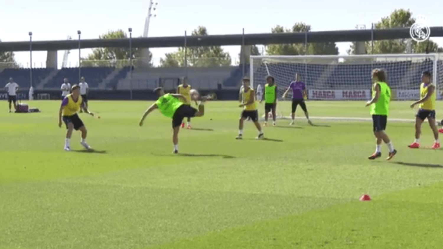 Isco scores an outrageous backheel volley in Real Madrid training