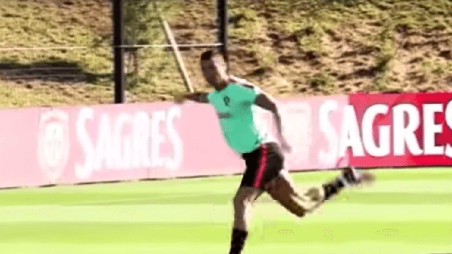 Cristiano Ronaldo scores impressive Rabona in Portugal training