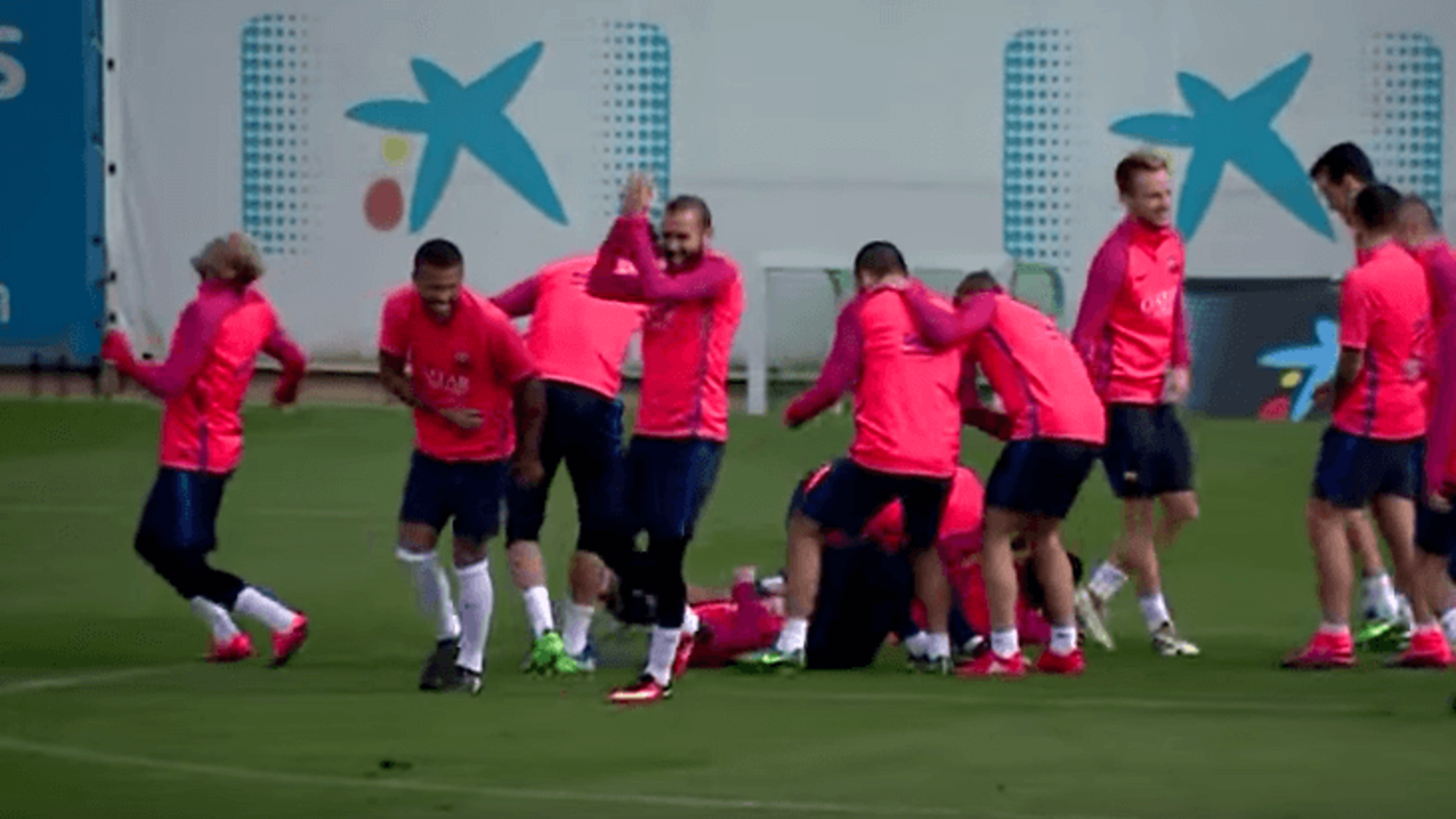 Messi, Suarez & Neymar ruined by Barcelona teammates in incredible Rondo