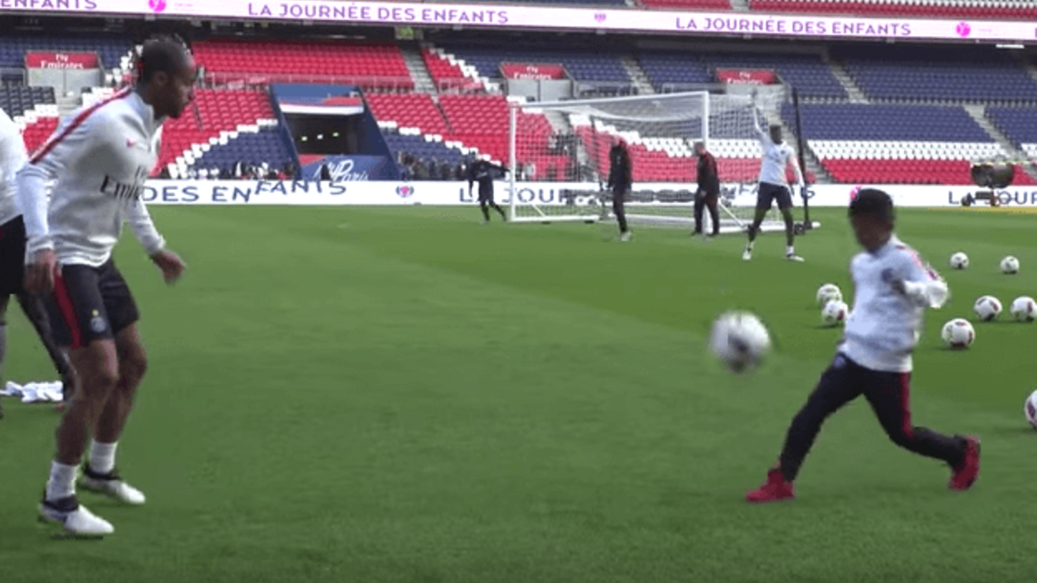 Kluivert's 9 Year Old Son takes on Lucas Moura in skill battle