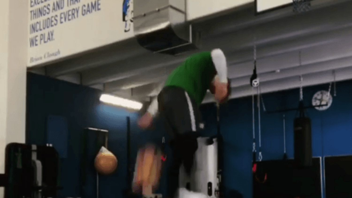 Inter Milan goalkeeper Radu pulls off incredible basketball flick trickshot