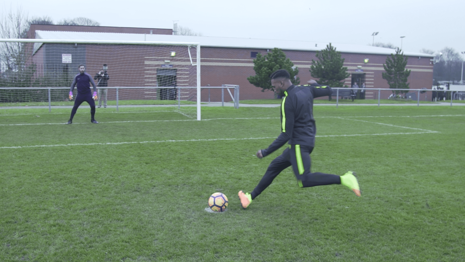Daniel Sturridge takes on the 5 Shot Challenge!