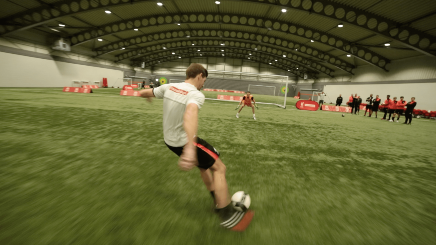 Steven Gerrard takes on the 5 Shot Challenge with Liverpool Legends!