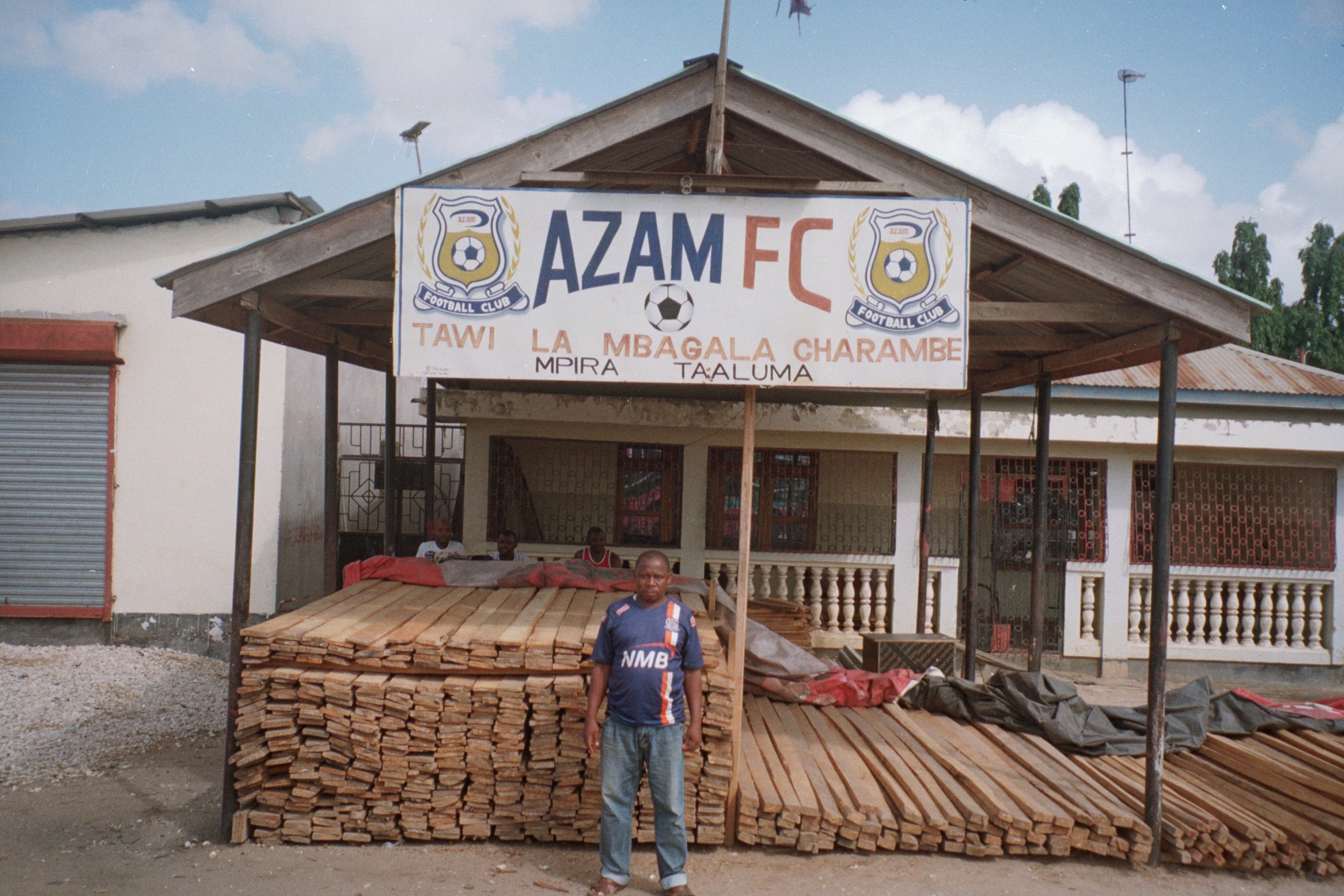 Polopera outside the supporters' branch.